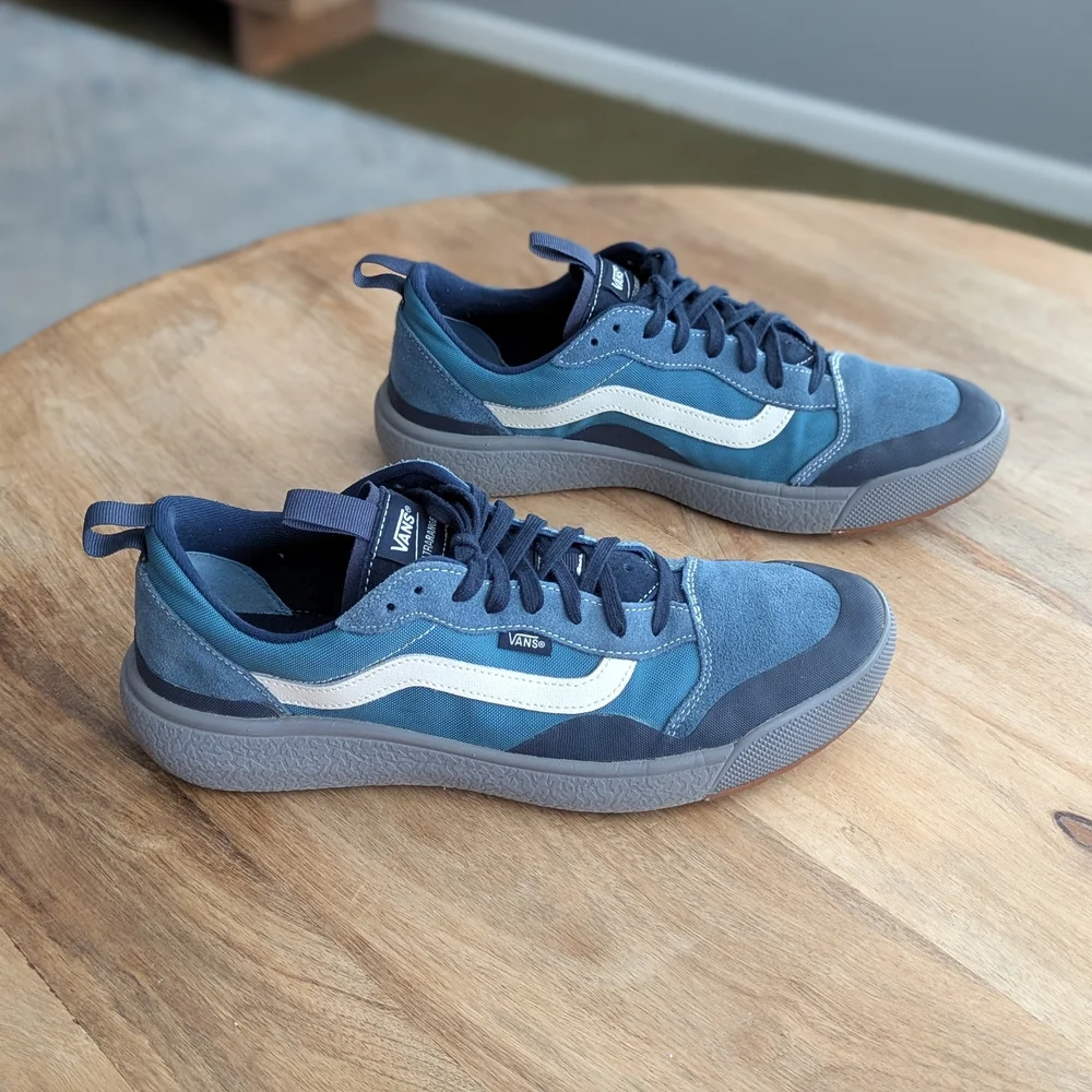 Vans Men's Blue and White Ultra Range Ultra Cush Sneakers - Picture 2 of 10
